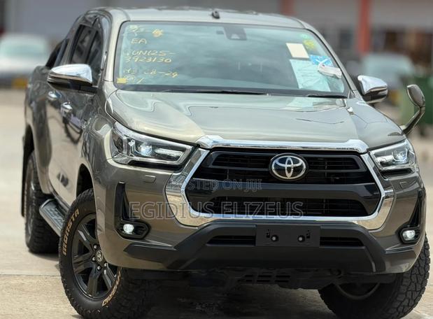 Toyota Hilux 2021 Beige