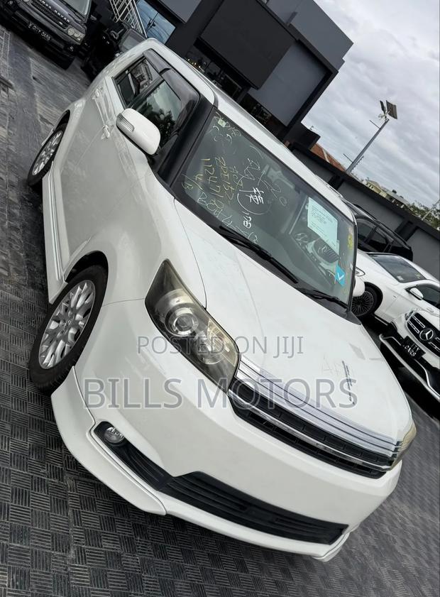 Toyota Corolla Rumion 2011 White