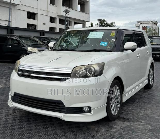 Toyota Corolla Rumion 2011 White