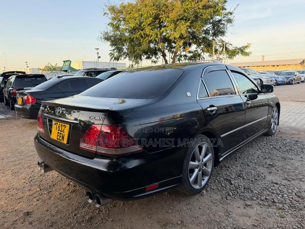 Toyota Crown Royale 2005 Black