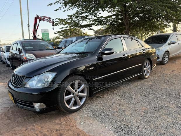 Toyota Crown Royale 2005 Black