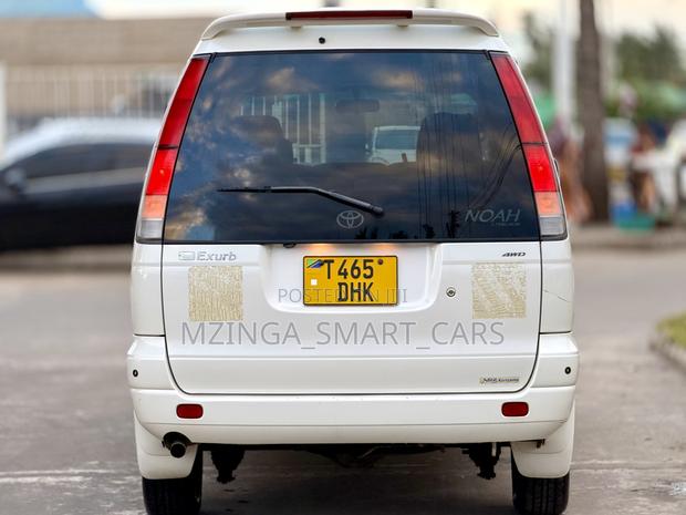 Toyota Noah 2.0 AWD (8 Seater) 2001 White