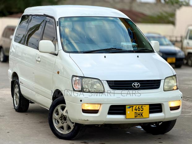 Toyota Noah 2.0 AWD (8 Seater) 2001 White