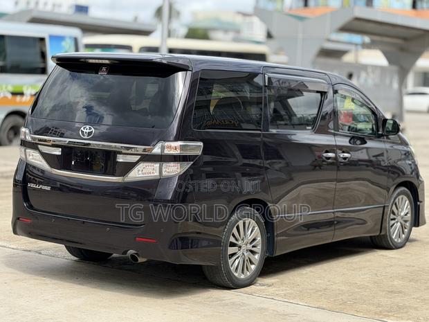 Toyota Alphard 2.4 Petrol FWD 2013 Maroon