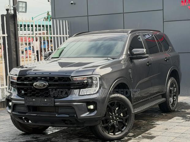 Ford Everest 2024 Gray