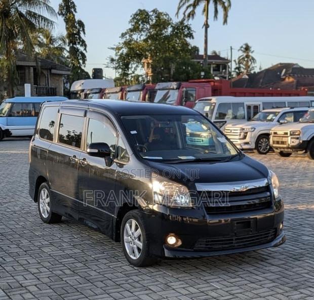 Toyota Noah 2009 Black