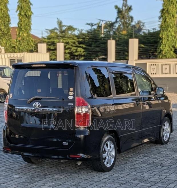 Toyota Noah 2009 Black