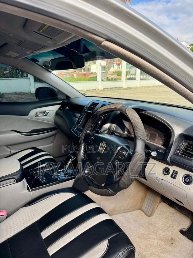 Toyota Crown 2008 Silver