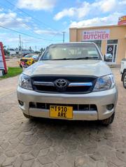 Toyota Hilux 2009 Gold for sale