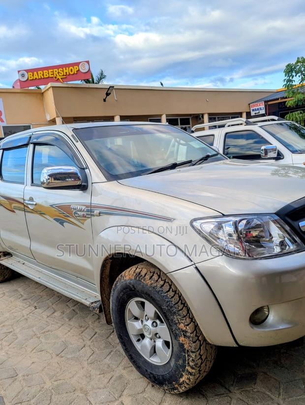 Toyota Hilux 2009 Gold