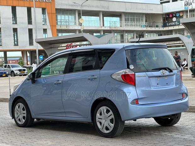 Toyota Ractis 2010 Blue