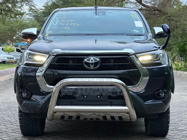 Toyota Hilux 2021 Blue