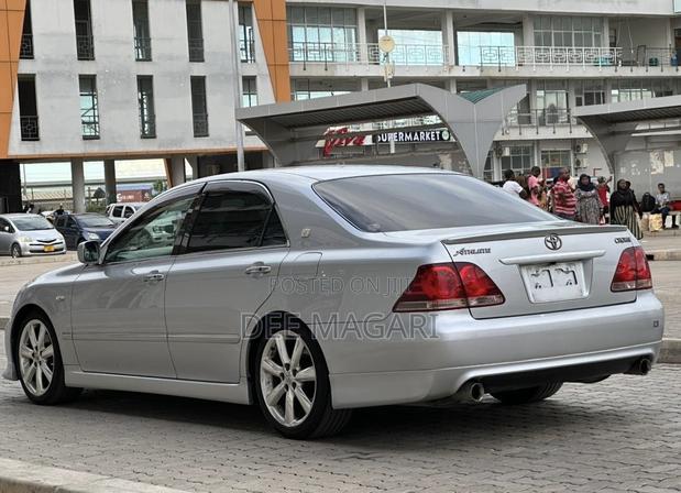 Toyota Crown 2006 Silver
