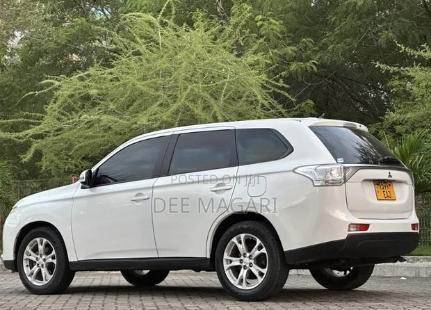 Mitsubishi Outlander 2013 White