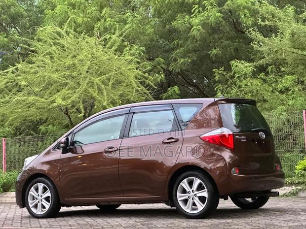 Toyota Ractis 2010 Brown