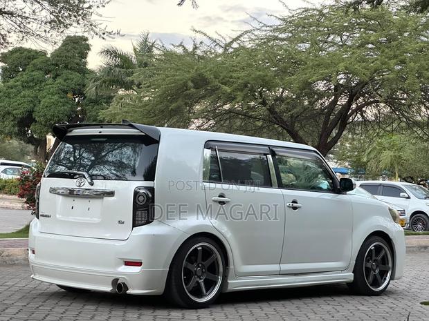 Toyota Corolla Rumion 2009 White