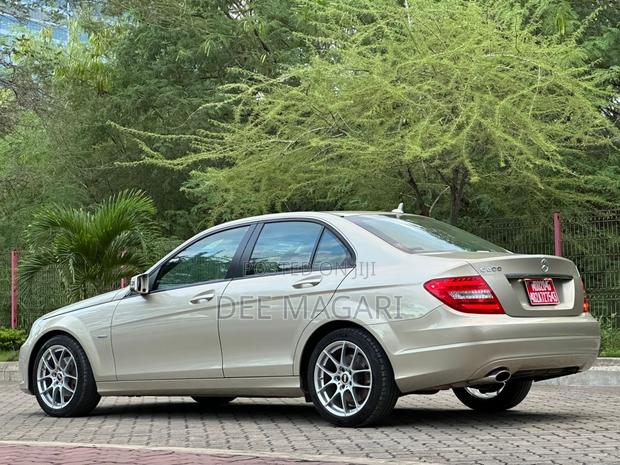 Mercedes-Benz C200 2016 Gold