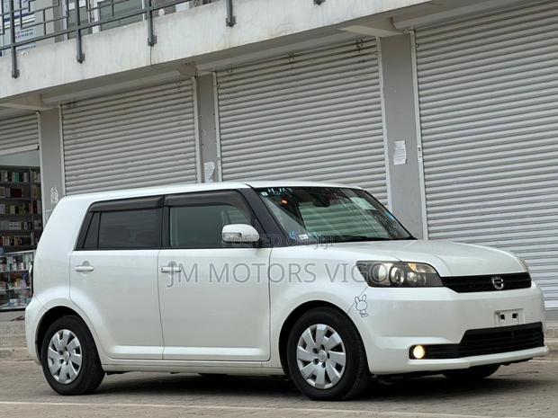 Toyota Corolla Rumion 2011 White