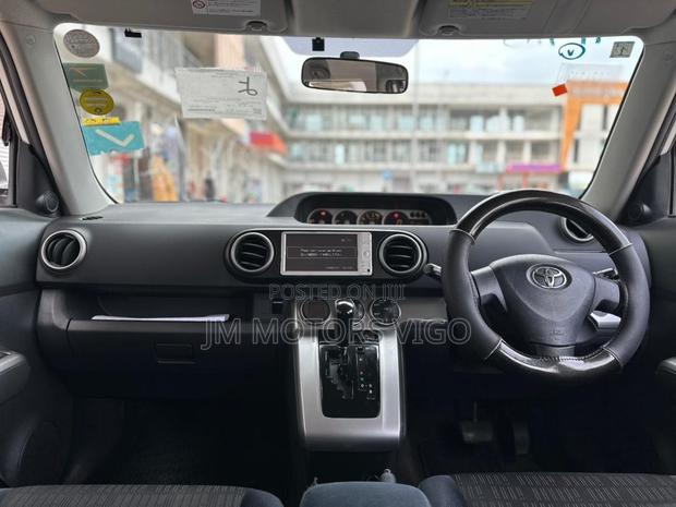 Toyota Corolla Rumion 2011 White