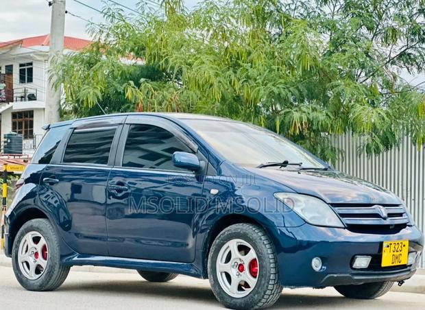 Toyota IST 2004 Blue