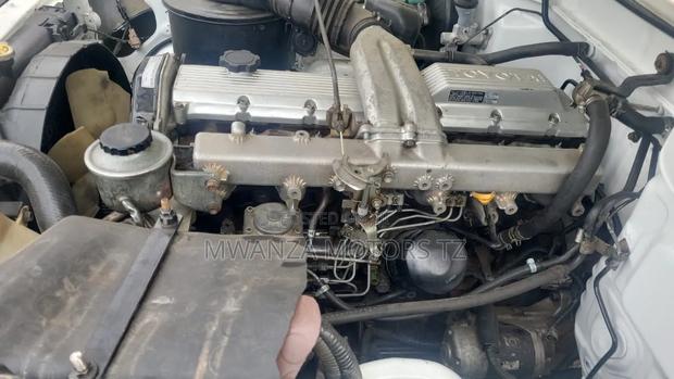 Toyota Land Cruiser 2000 White