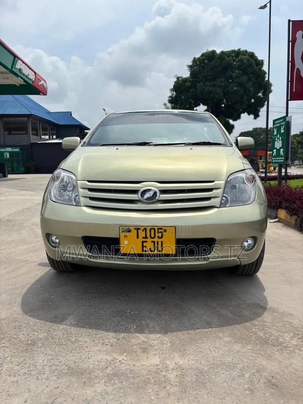 Toyota IST 2006 Brown