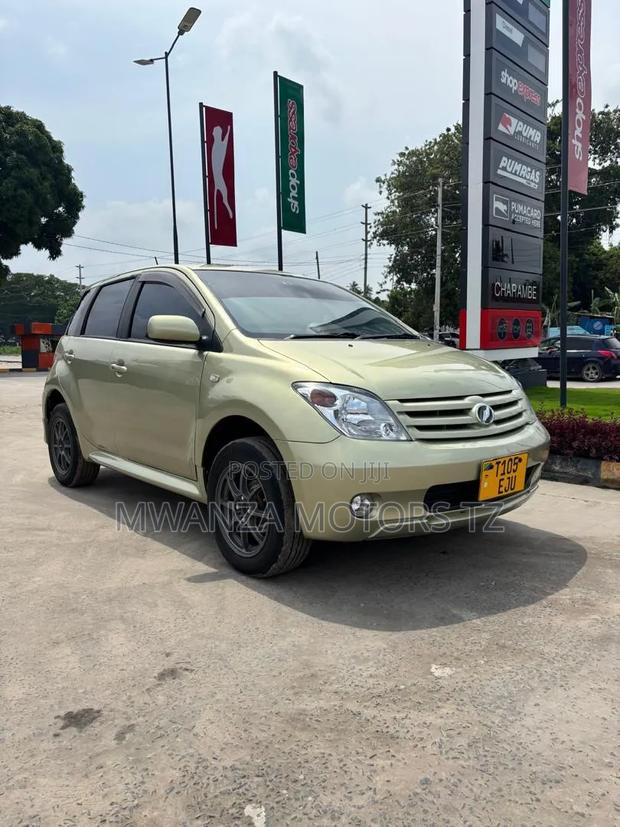 Toyota IST 2006 Brown