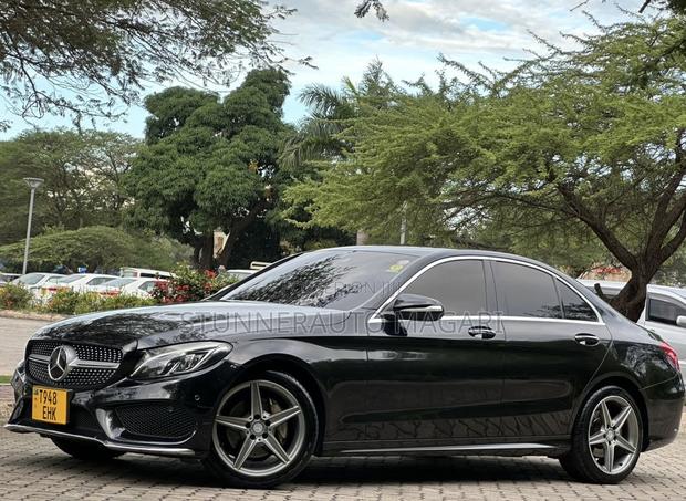 Mercedes-Benz C200 2014 Black