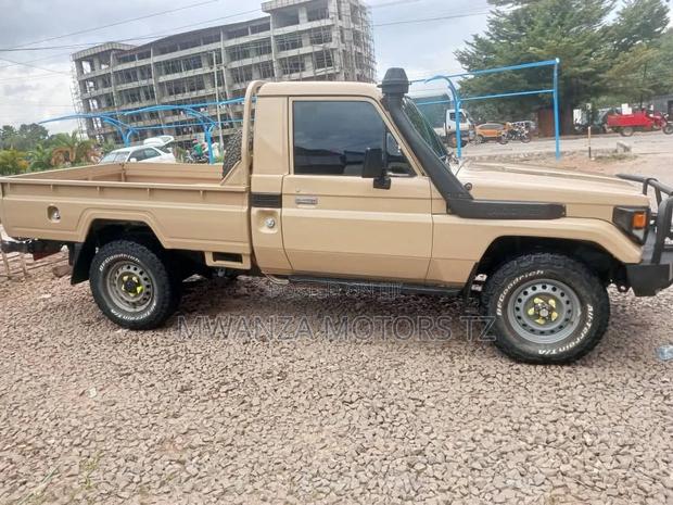 Toyota Land Cruiser 2005 Beige