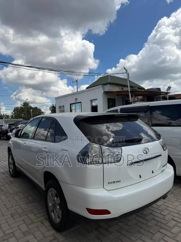 Toyota Harrier 2006 White