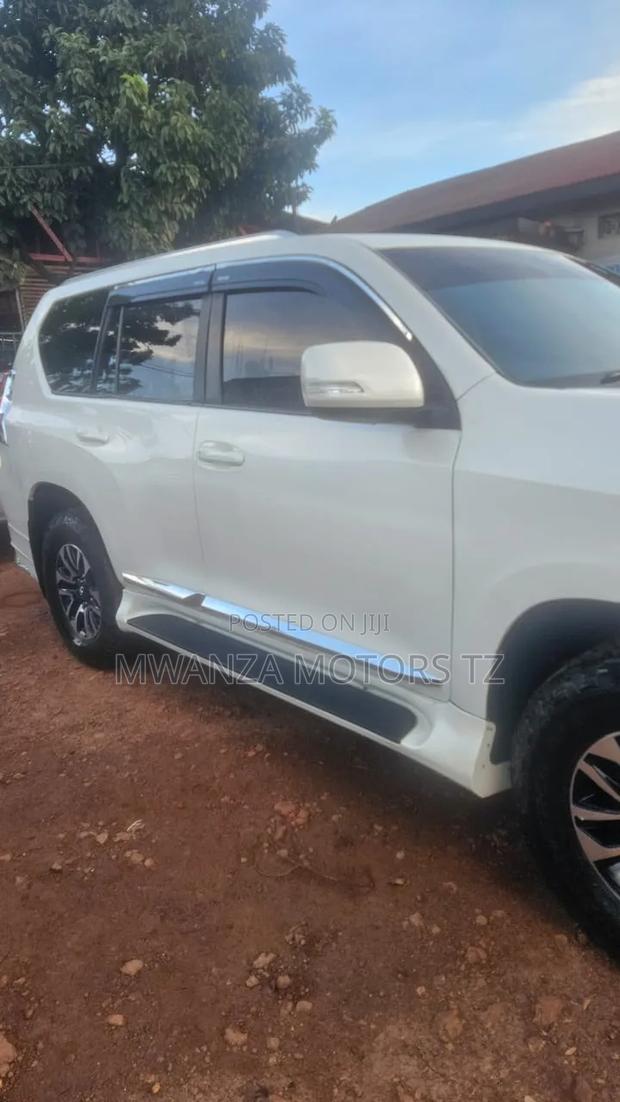 Toyota Land Cruiser Prado 2018 White