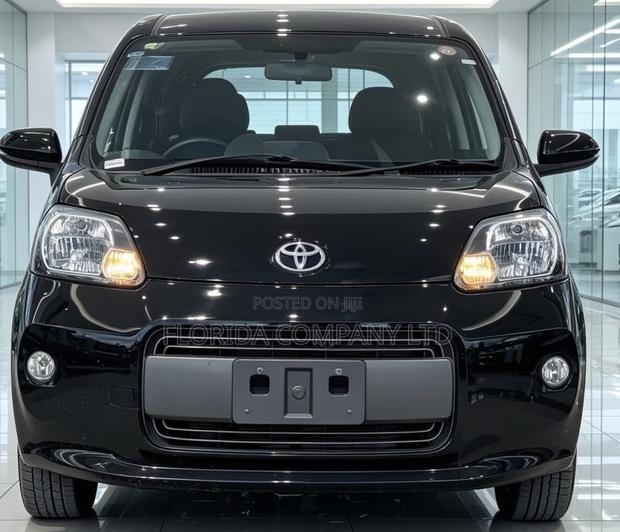 Toyota Porte 2015 Black