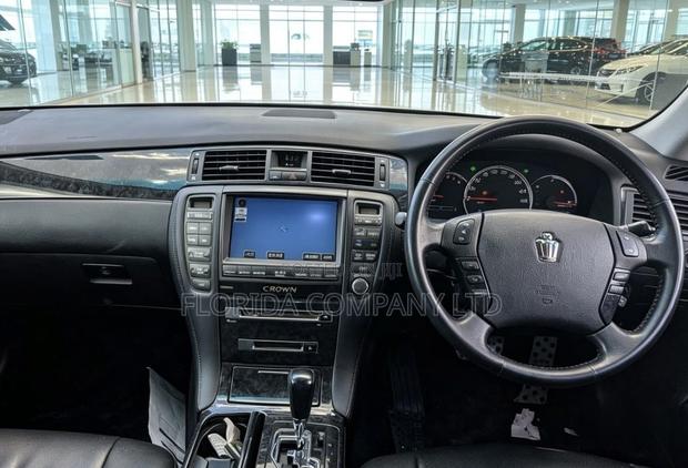 Toyota Crown Royale 2005 White