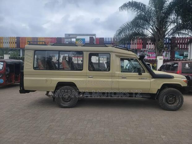 Toyota Land Cruiser 2014 Beige