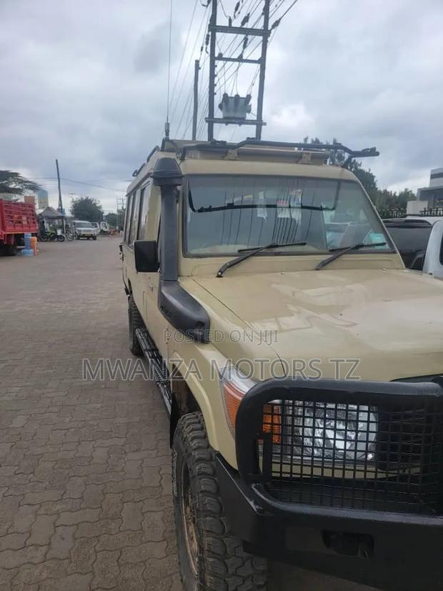 Toyota Land Cruiser 2014 Beige