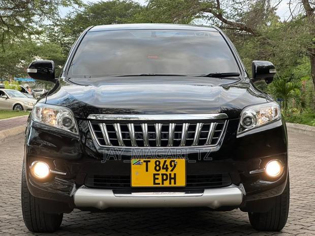 Toyota Vanguard 2012 Black