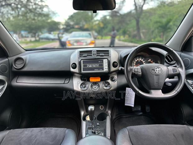 Toyota Vanguard 2012 Black