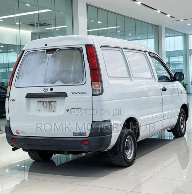 Toyota TownAce Noah 2001 White
