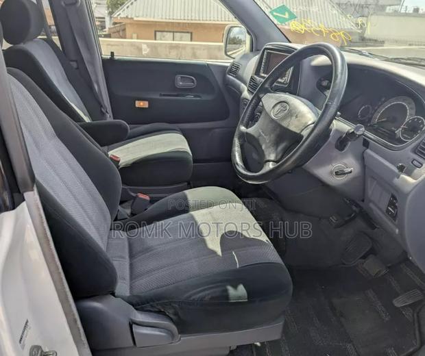 Toyota Noah 2001 White