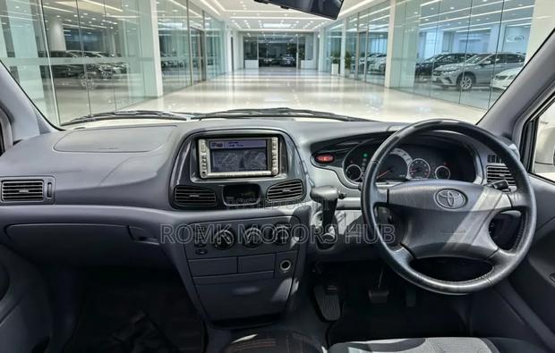 Toyota Noah 2001 White