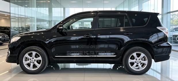 Toyota Vanguard 2013 Black