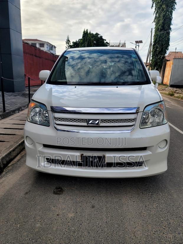 Toyota Noah 2008 Pearl