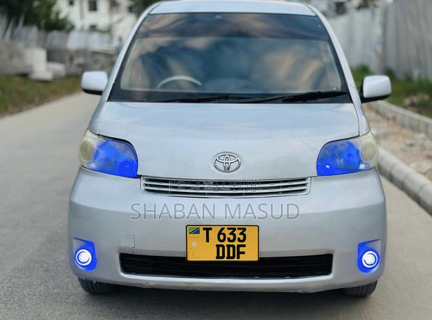 Toyota Porte 1.3 FWD 2005 Silver