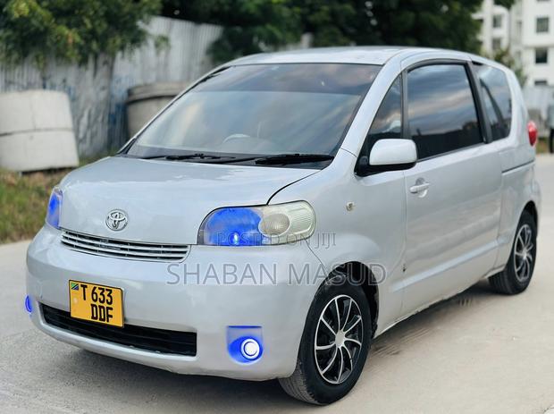 Toyota Porte 1.3 FWD 2005 Silver