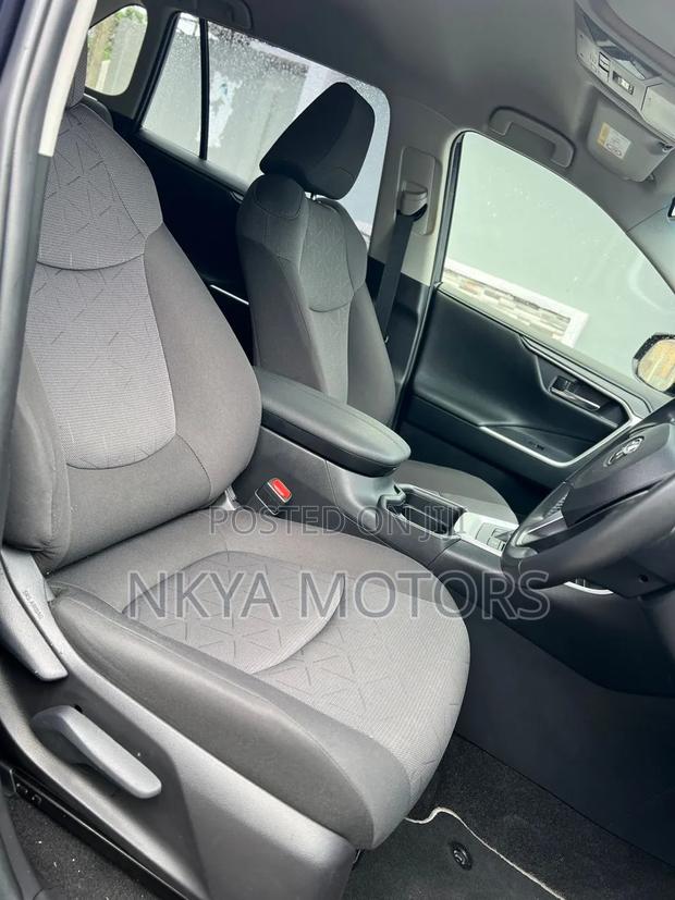 Toyota RAV4 2020 Blue