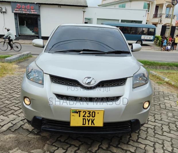 Toyota IST 2010 Silver