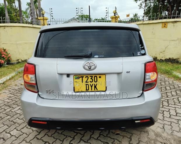 Toyota IST 2010 Silver