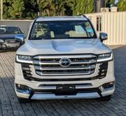 Toyota Land Cruiser LC300 2022 White for sale