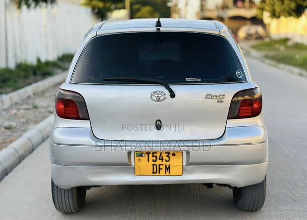 Toyota Vitz 1.3 AWD 5dr 2004 Silver