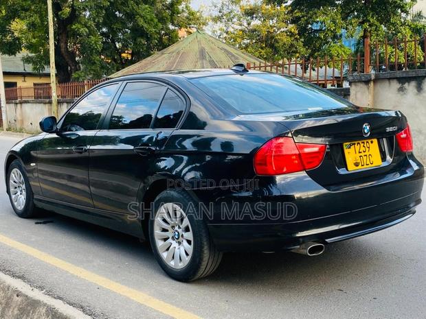 BMW 3 Series 320i RWD 2010 Black